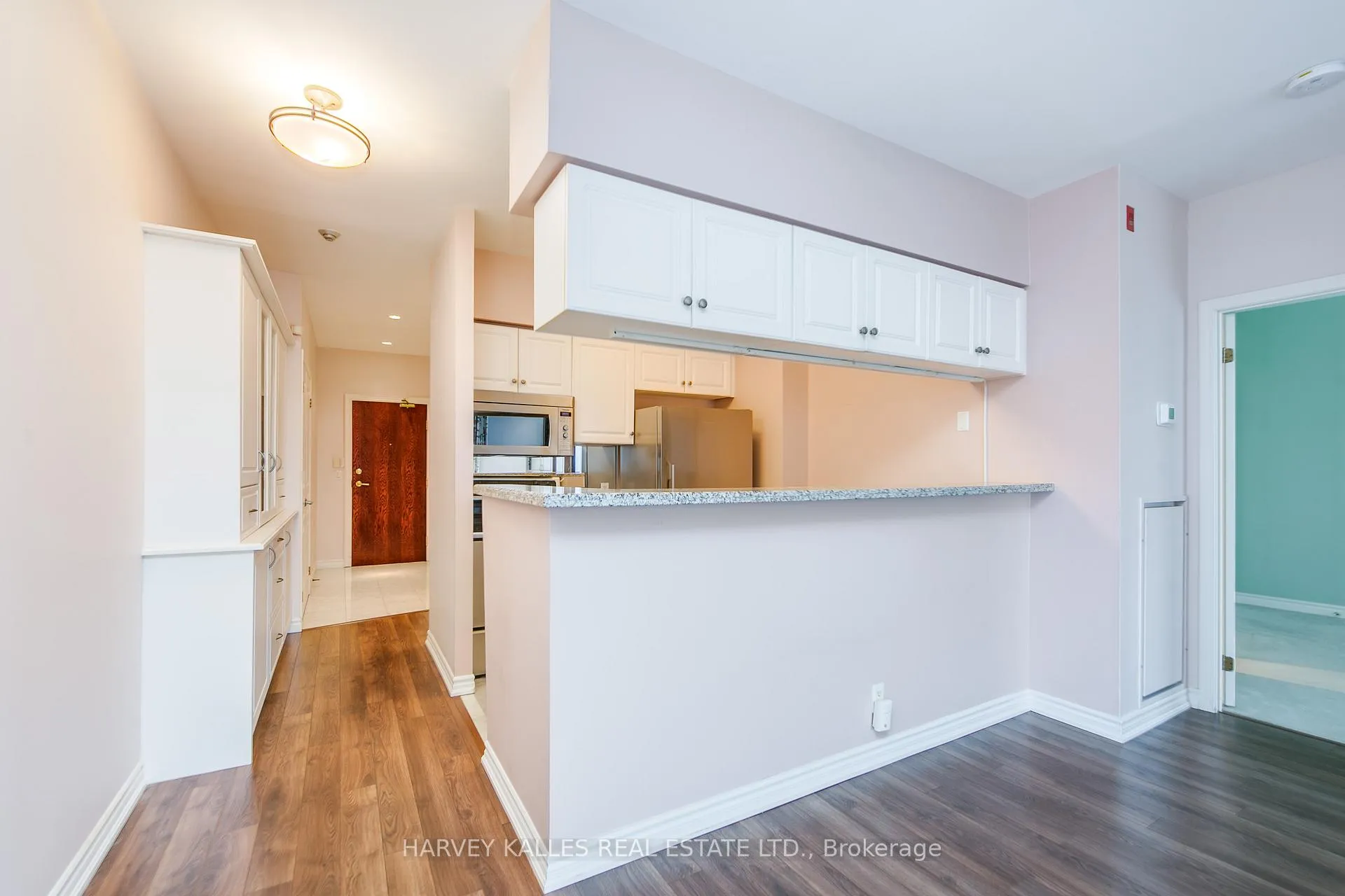 Photo 13 of Unit 903, 1 Deer Park Crescent, Toronto, Yonge-St. Clair — HOMEH