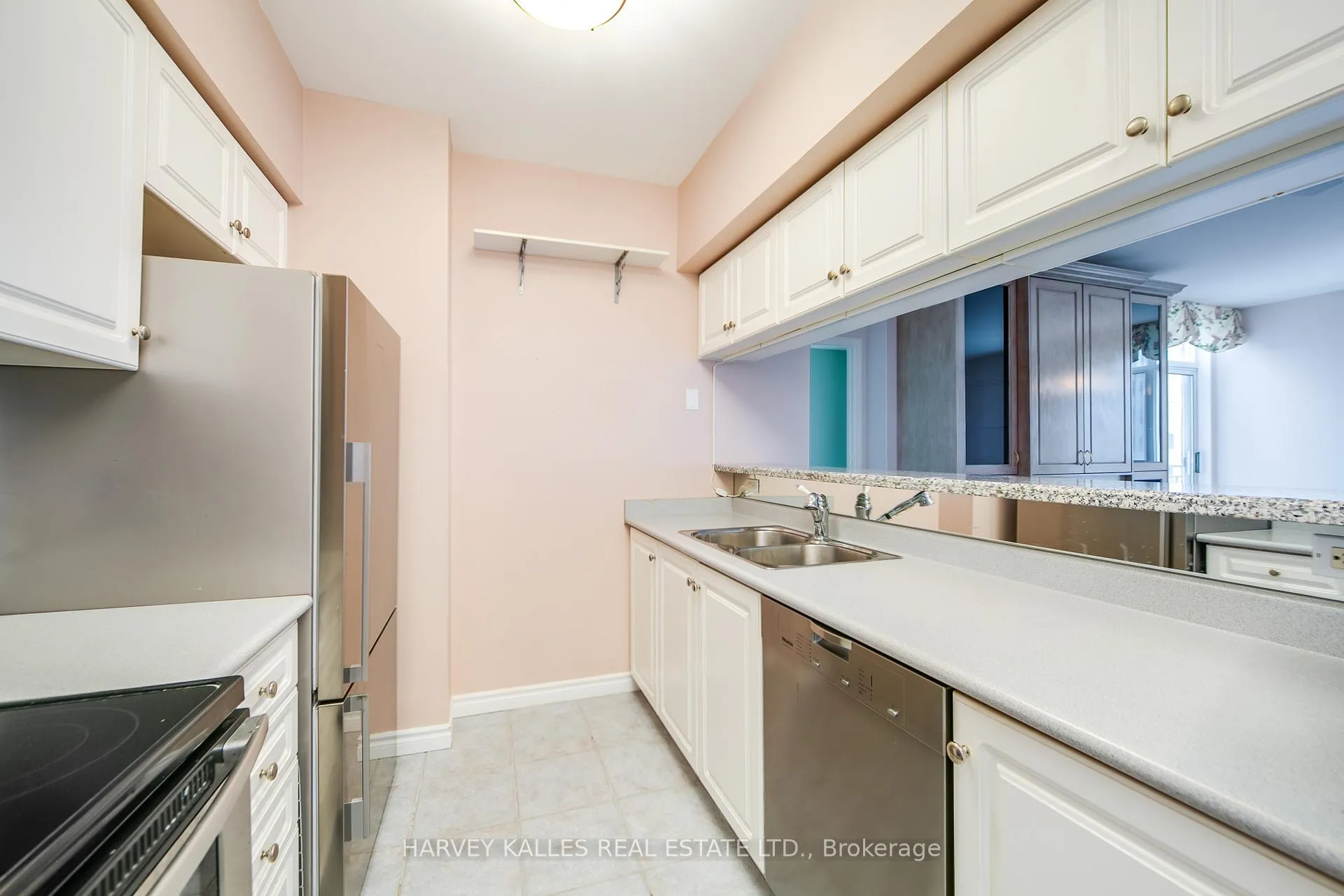 Photo 15 of Unit 903, 1 Deer Park Crescent, Toronto, Yonge-St. Clair — HOMEH
