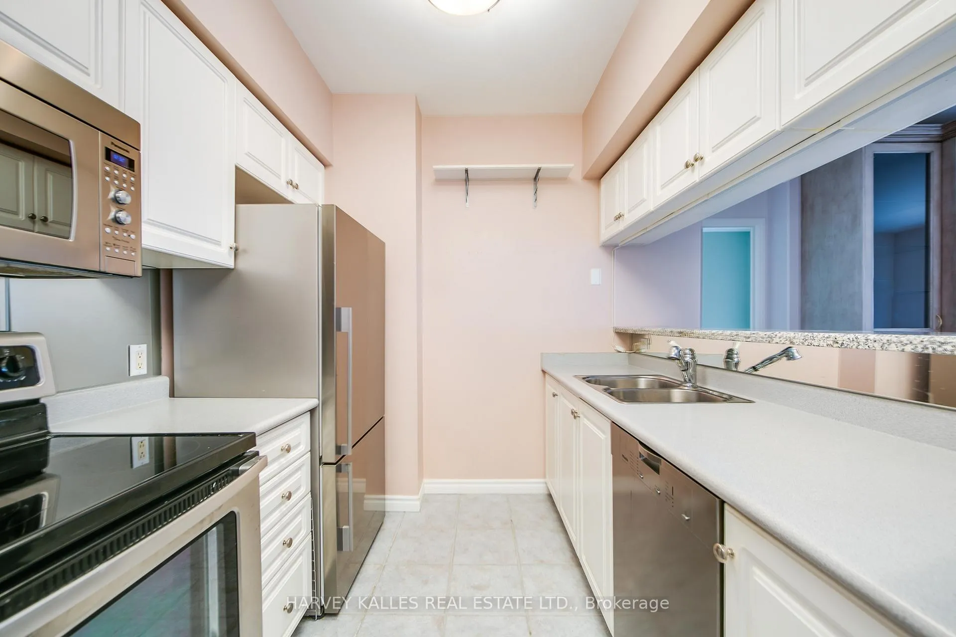 Photo 16 of Unit 903, 1 Deer Park Crescent, Toronto, Yonge-St. Clair — HOMEH