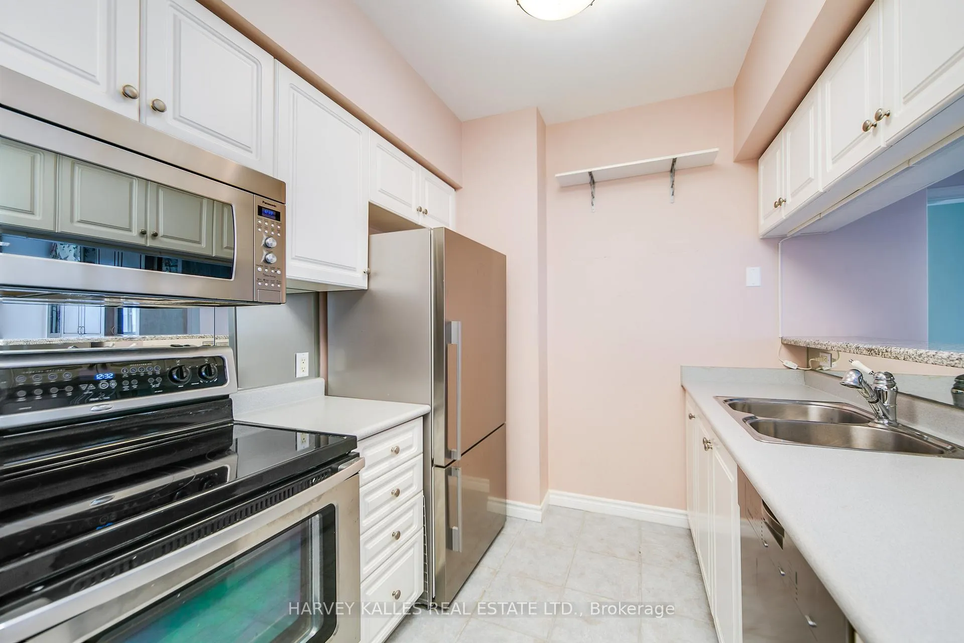 Photo 17 of Unit 903, 1 Deer Park Crescent, Toronto, Yonge-St. Clair — HOMEH