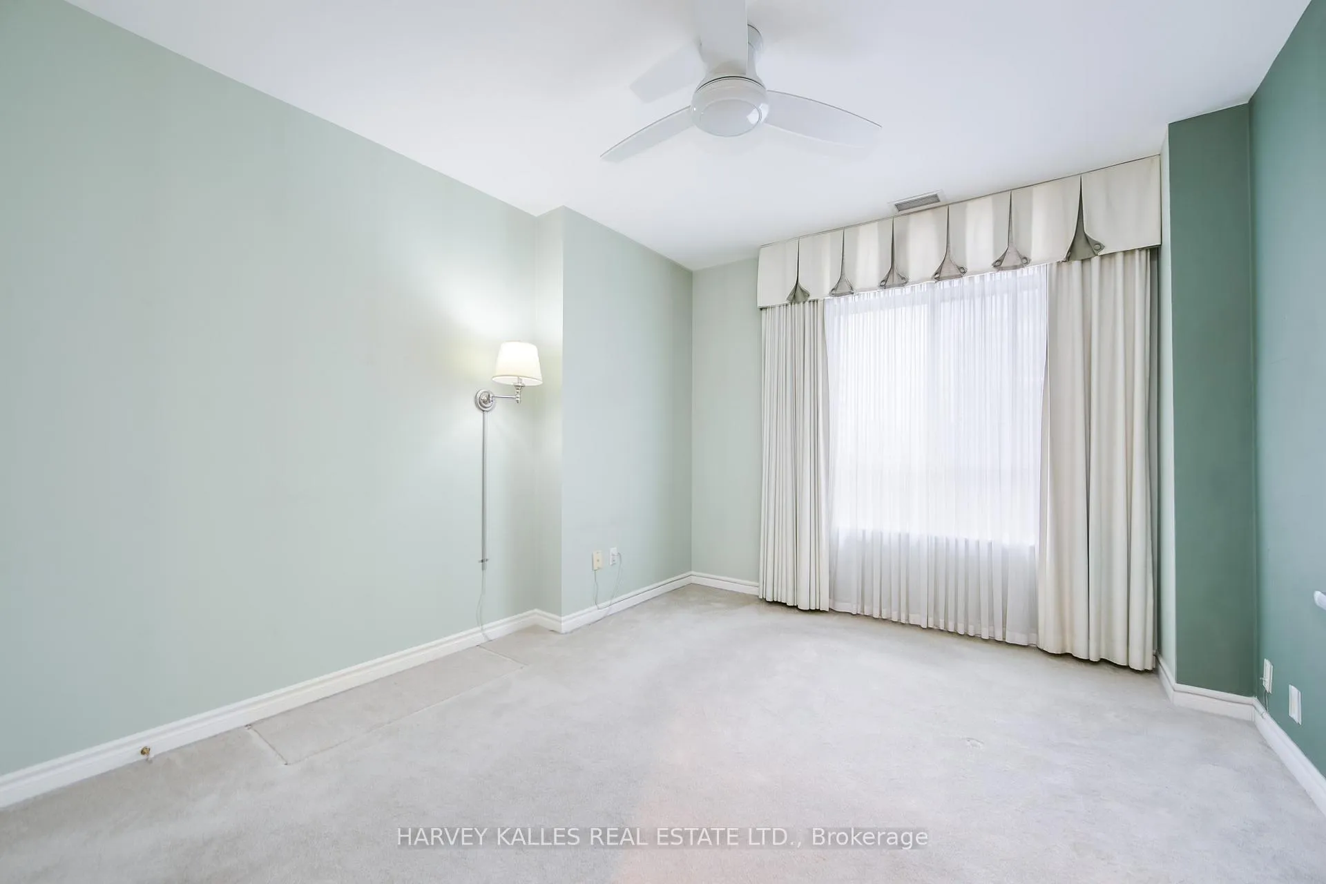 Photo 20 of Unit 903, 1 Deer Park Crescent, Toronto, Yonge-St. Clair — HOMEH