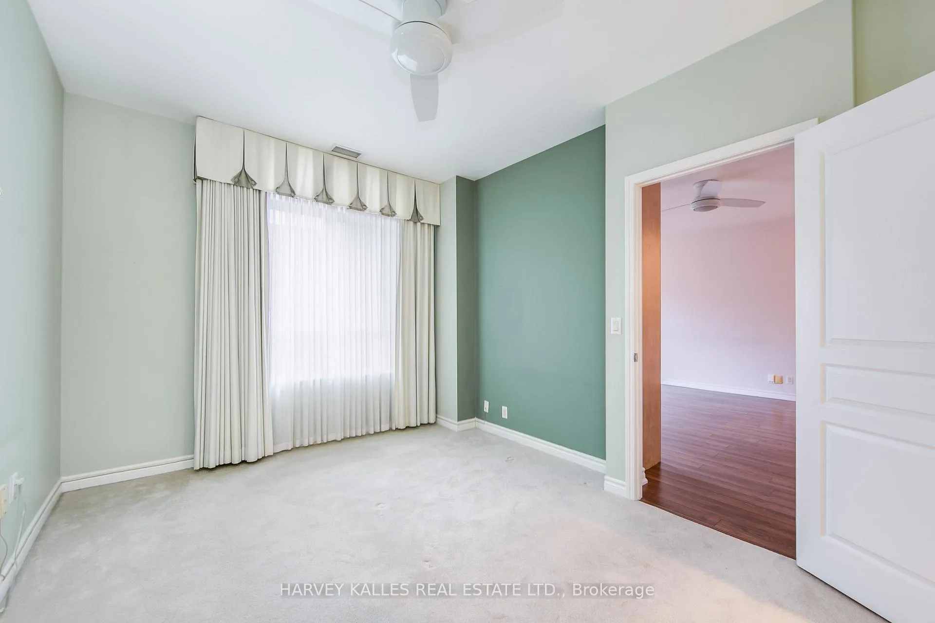 Photo 22 of Unit 903, 1 Deer Park Crescent, Toronto, Yonge-St. Clair — HOMEH