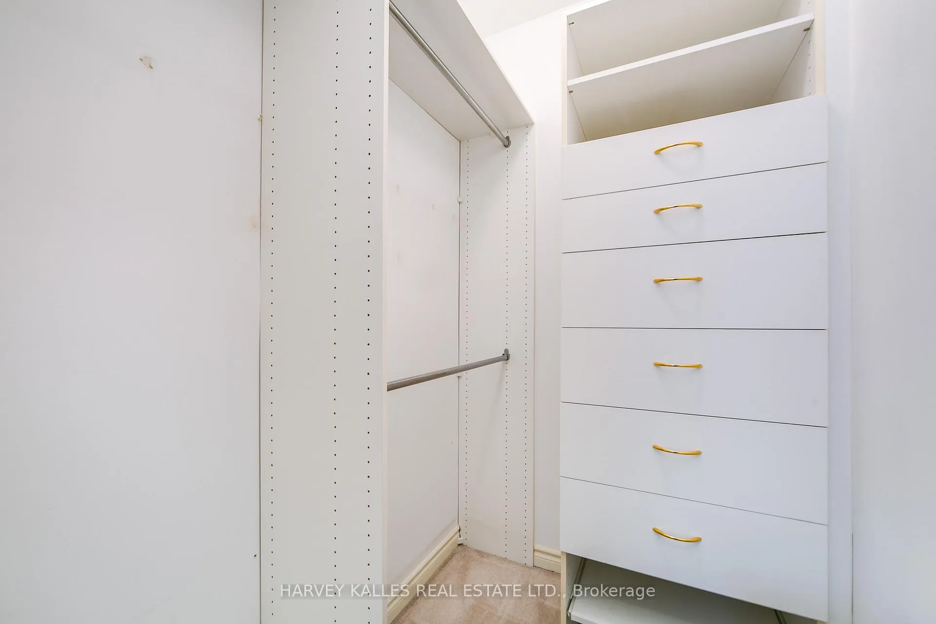 Photo 25 of Unit 903, 1 Deer Park Crescent, Toronto, Yonge-St. Clair — HOMEH