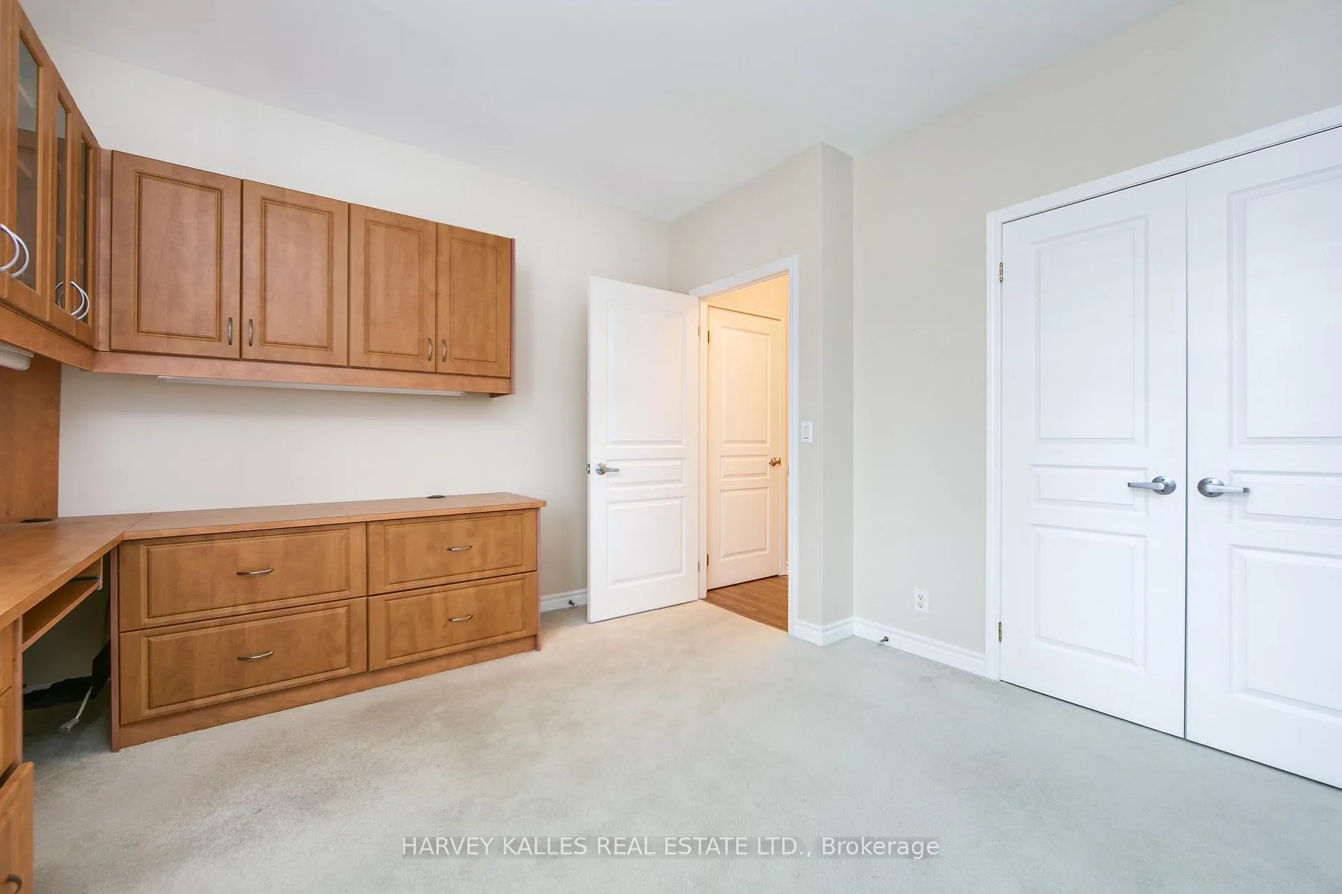 Photo 28 of Unit 903, 1 Deer Park Crescent, Toronto, Yonge-St. Clair — HOMEH