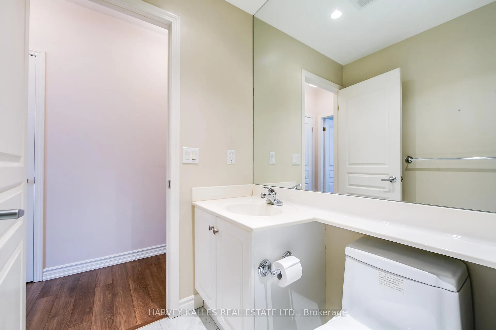 Photo 31 of Unit 903, 1 Deer Park Crescent, Toronto, Yonge-St. Clair — HOMEH