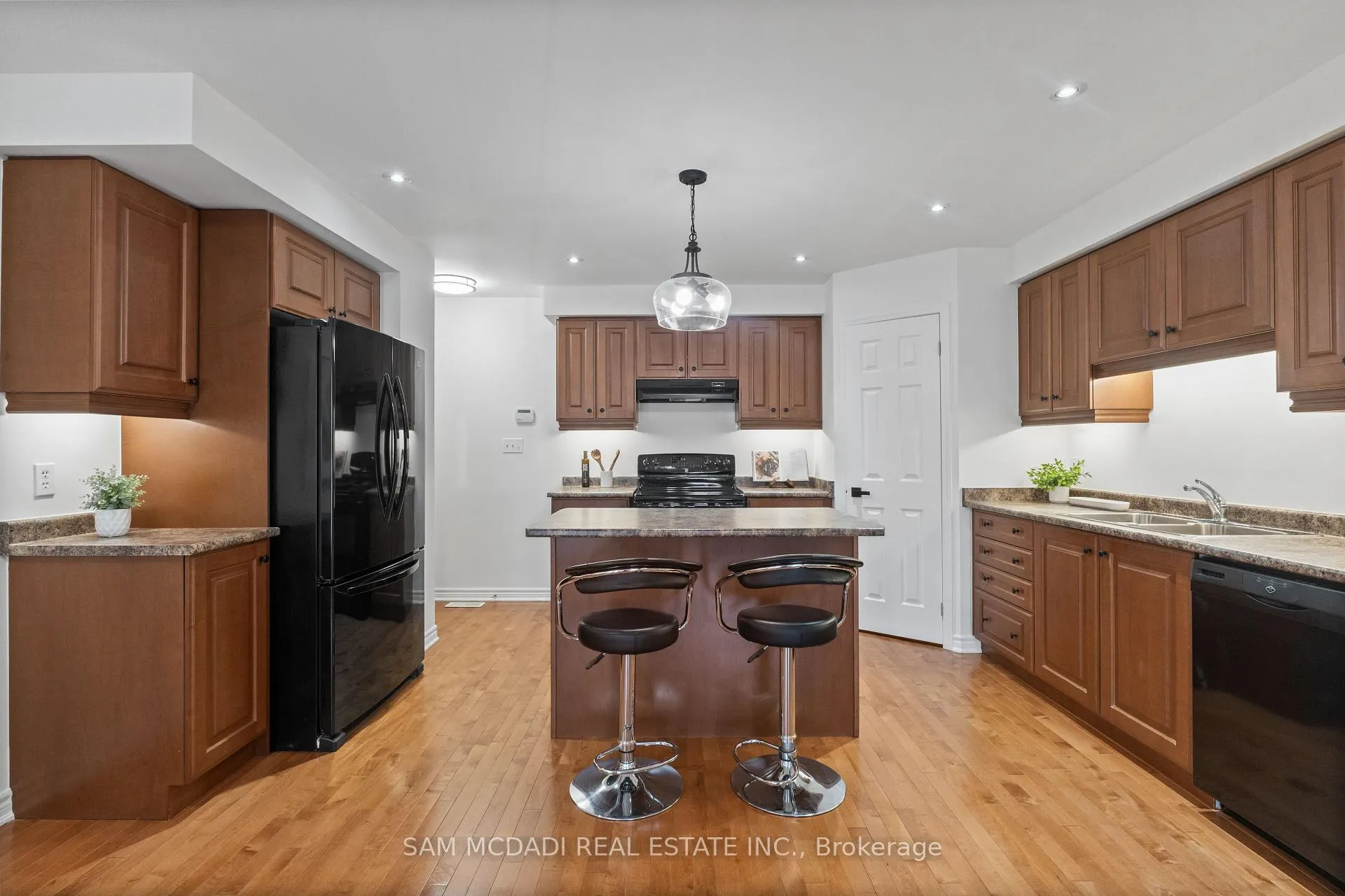 Photo 8 of 35 Haverty Trail, Brampton, Northwest Brampton — HOMEH