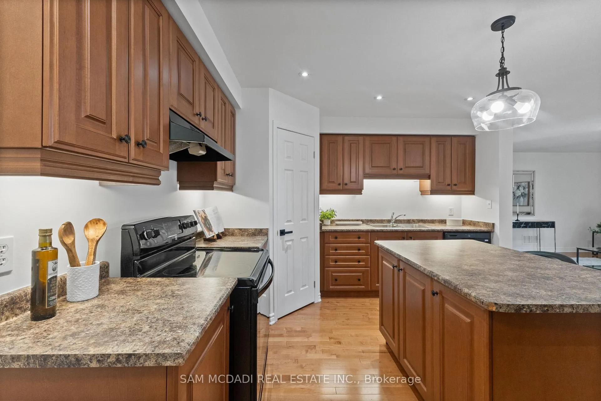 Photo 9 of 35 Haverty Trail, Brampton, Northwest Brampton — HOMEH