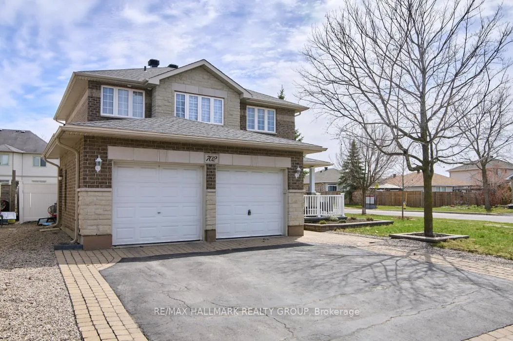 Photo 2 of 702 Mud Creek Crescent, Ottawa, Riverside South/Gloucester Glen — HOMEH