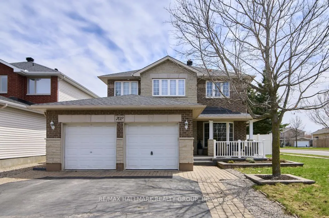 Photo 3 of 702 Mud Creek Crescent, Ottawa, Riverside South/Gloucester Glen — HOMEH