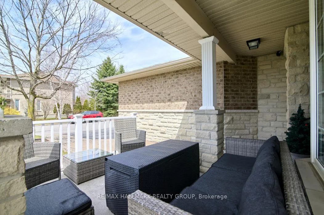 Photo 5 of 702 Mud Creek Crescent, Ottawa, Riverside South/Gloucester Glen — HOMEH