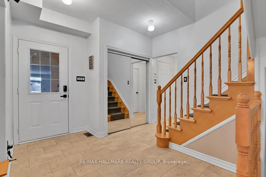 Photo 6 of 702 Mud Creek Crescent, Ottawa, Riverside South/Gloucester Glen — HOMEH