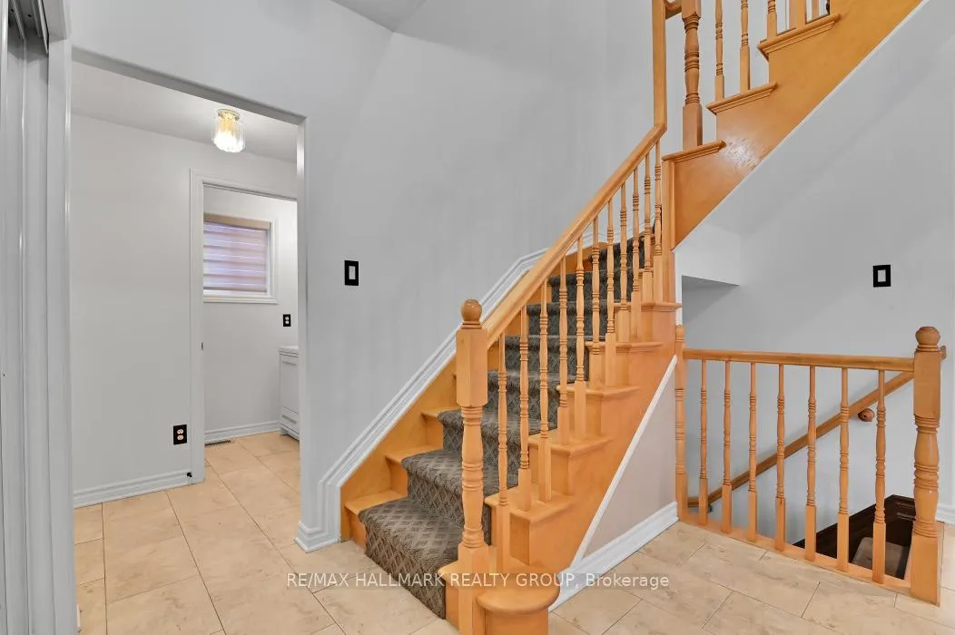 Photo 7 of 702 Mud Creek Crescent, Ottawa, Riverside South/Gloucester Glen — HOMEH