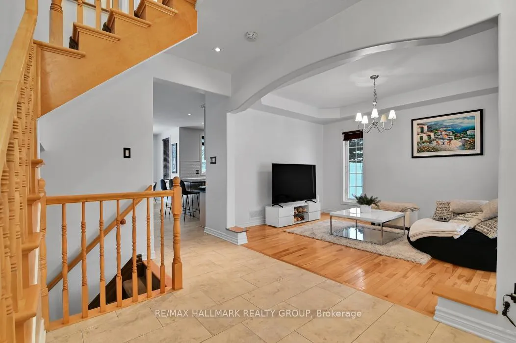 Photo 8 of 702 Mud Creek Crescent, Ottawa, Riverside South/Gloucester Glen — HOMEH