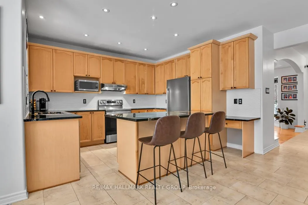 Photo 11 of 702 Mud Creek Crescent, Ottawa, Riverside South/Gloucester Glen — HOMEH