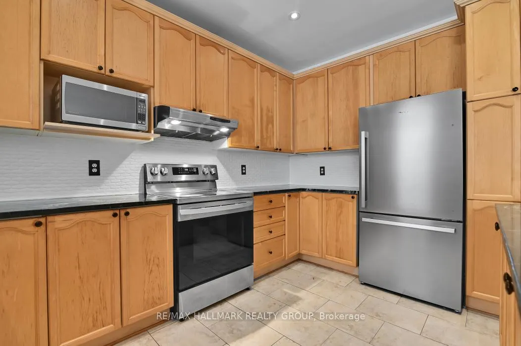 Photo 12 of 702 Mud Creek Crescent, Ottawa, Riverside South/Gloucester Glen — HOMEH