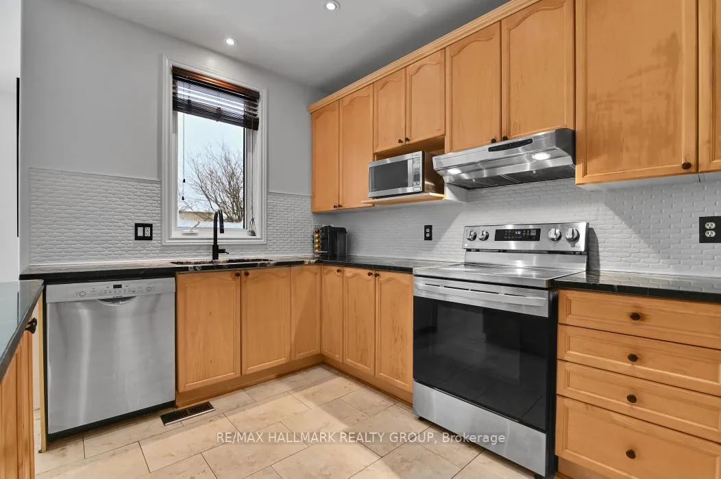 Photo 13 of 702 Mud Creek Crescent, Ottawa, Riverside South/Gloucester Glen — HOMEH