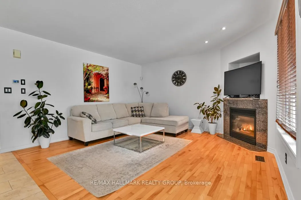 Photo 16 of 702 Mud Creek Crescent, Ottawa, Riverside South/Gloucester Glen — HOMEH