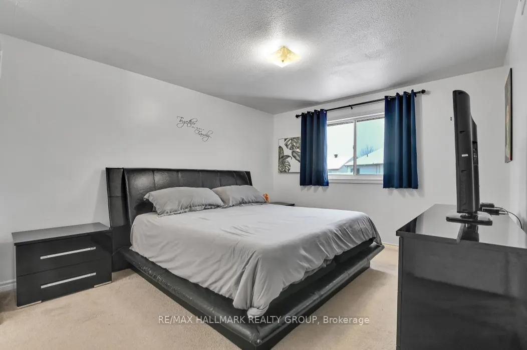 Photo 19 of 702 Mud Creek Crescent, Ottawa, Riverside South/Gloucester Glen — HOMEH