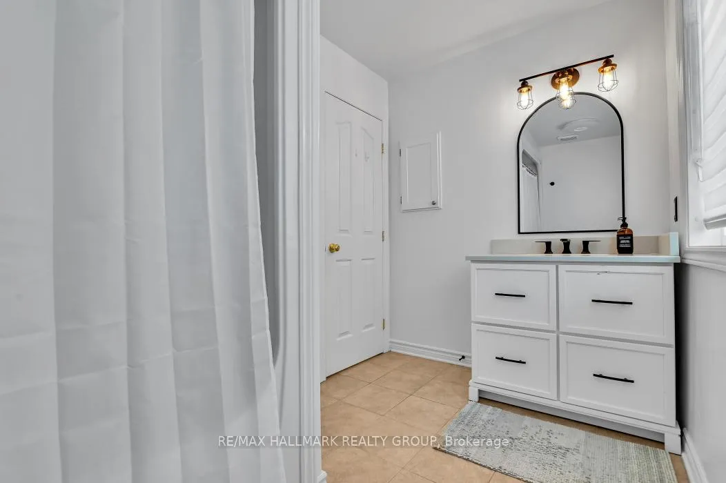 Photo 24 of 702 Mud Creek Crescent, Ottawa, Riverside South/Gloucester Glen — HOMEH