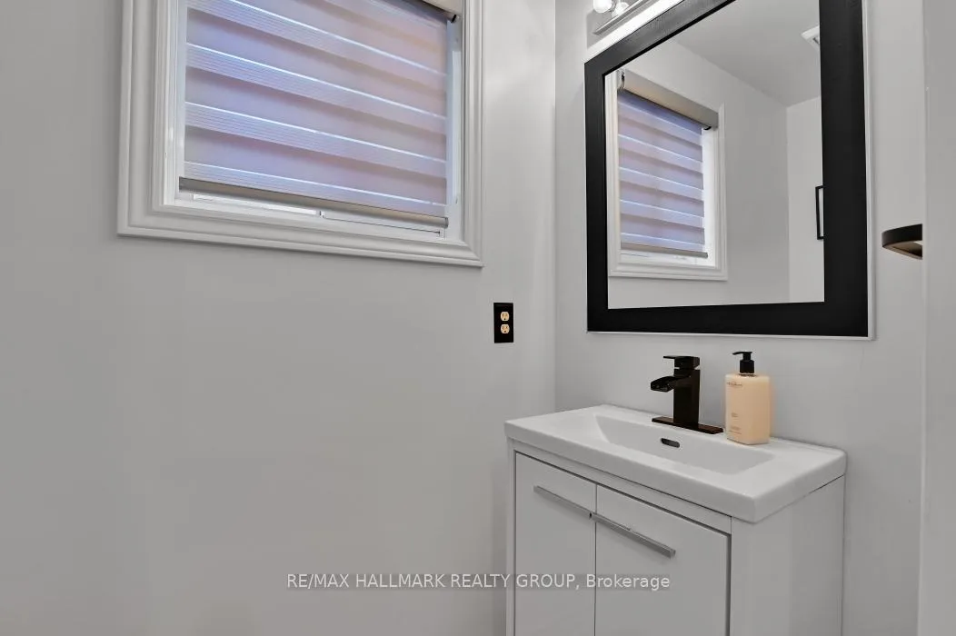 Photo 40 of 702 Mud Creek Crescent, Ottawa, Riverside South/Gloucester Glen — HOMEH