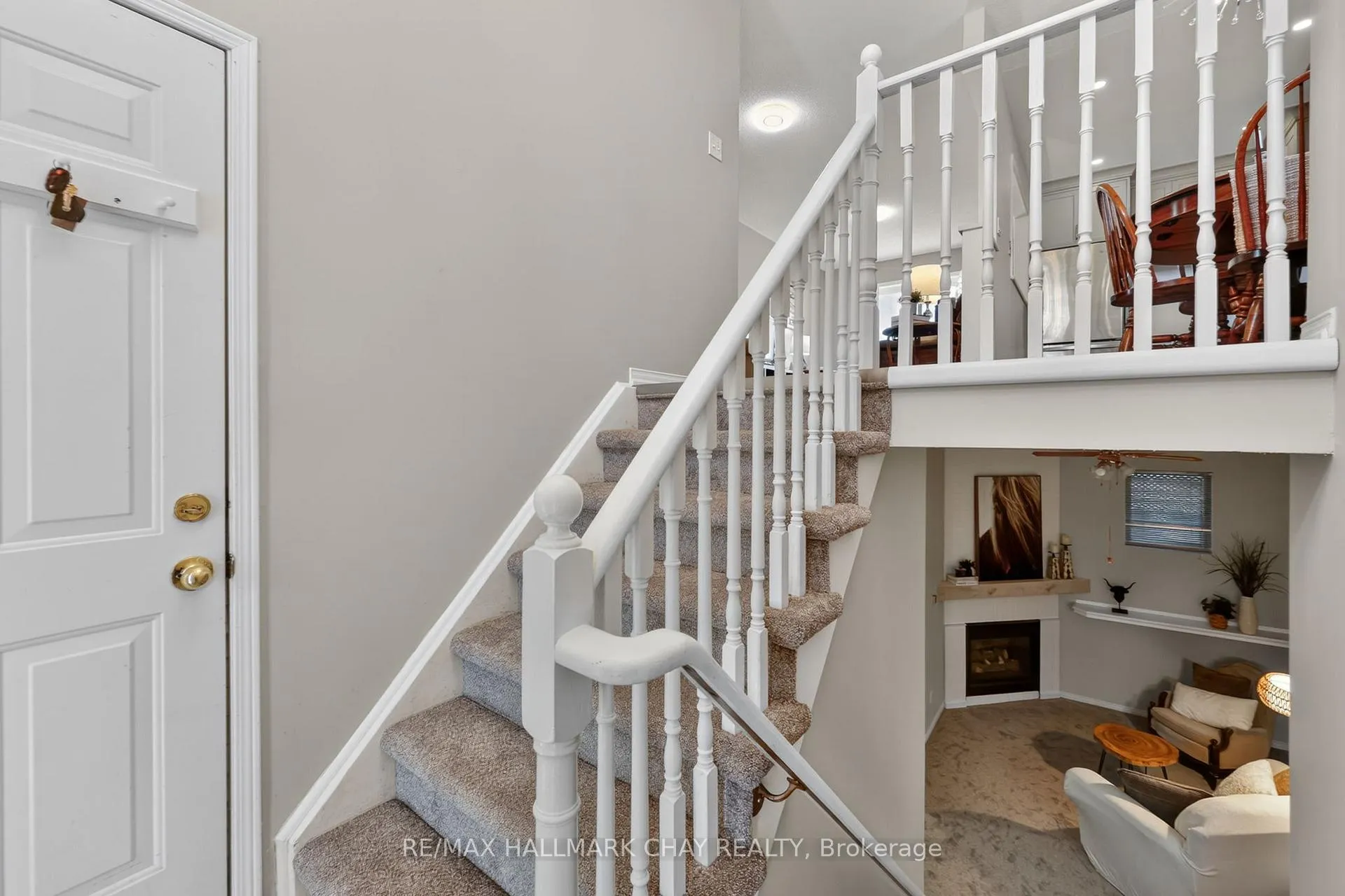 Photo 4 of 194 Wessenger Drive, Barrie, Holly — HOMEH