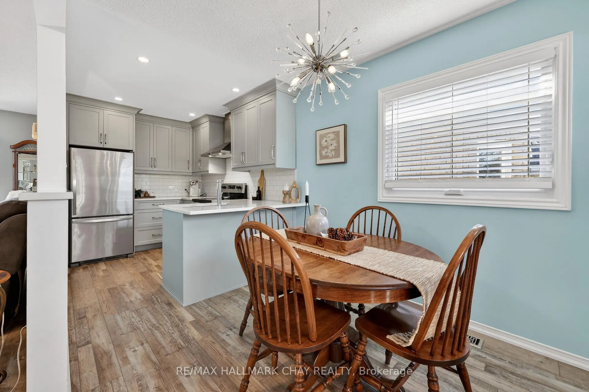 Photo 5 of 194 Wessenger Drive, Barrie, Holly — HOMEH