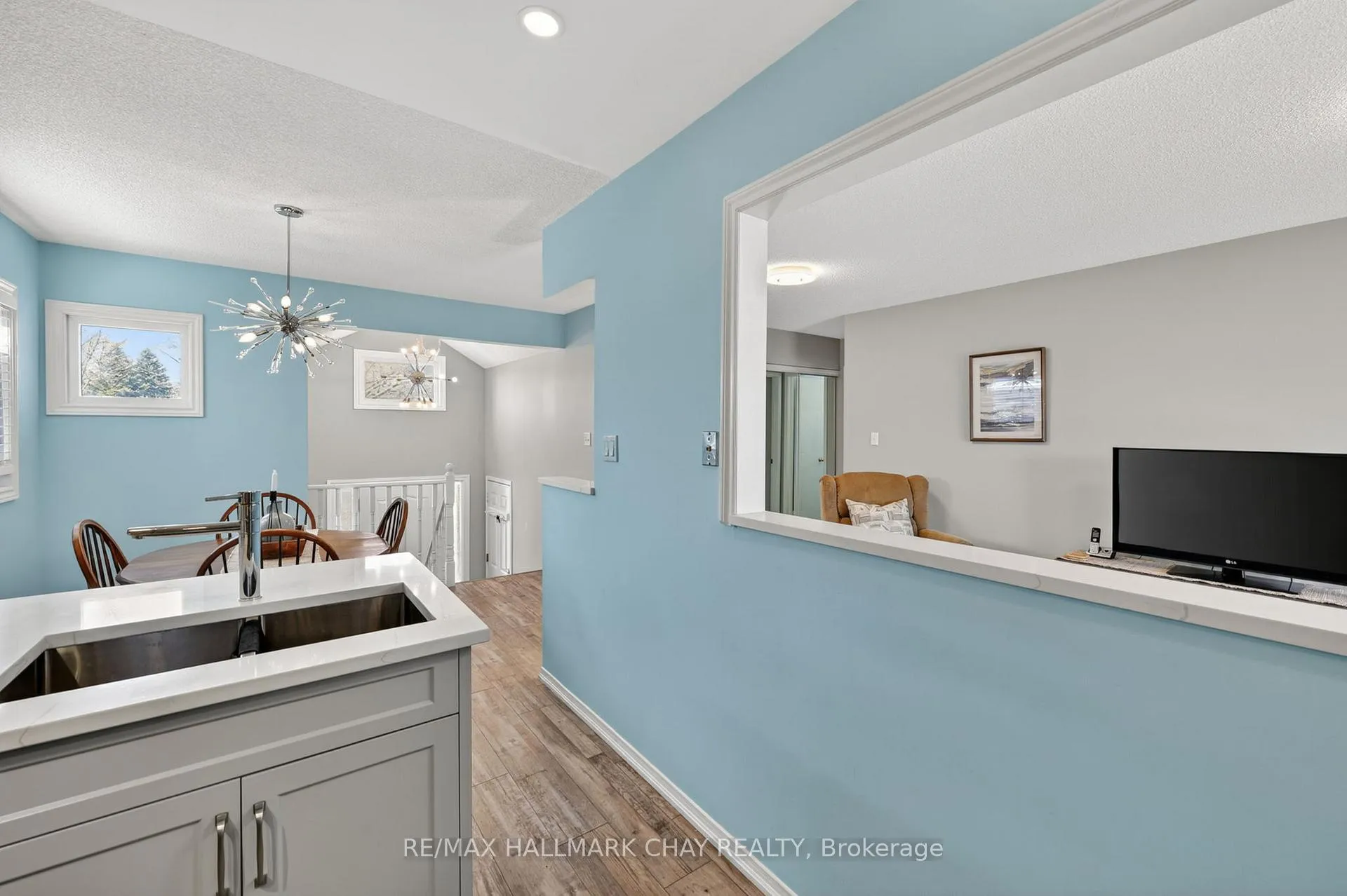 Photo 8 of 194 Wessenger Drive, Barrie, Holly — HOMEH