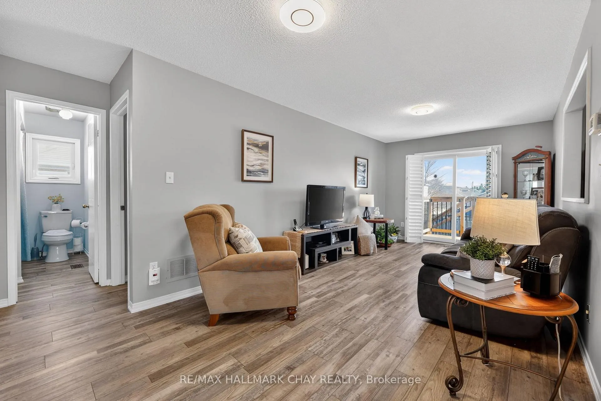 Photo 10 of 194 Wessenger Drive, Barrie, Holly — HOMEH