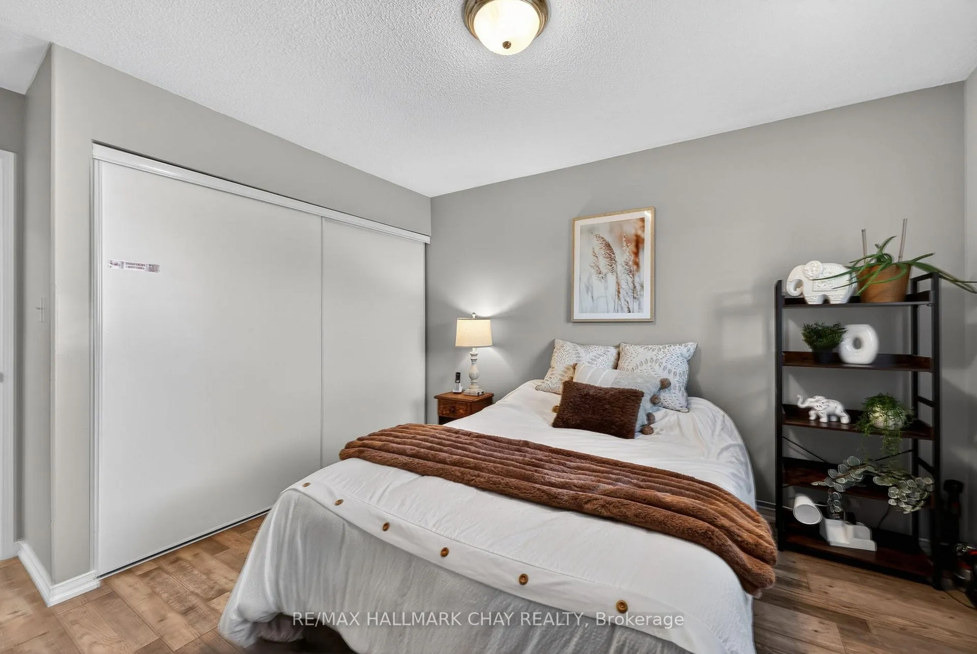 Photo 13 of 194 Wessenger Drive, Barrie, Holly — HOMEH