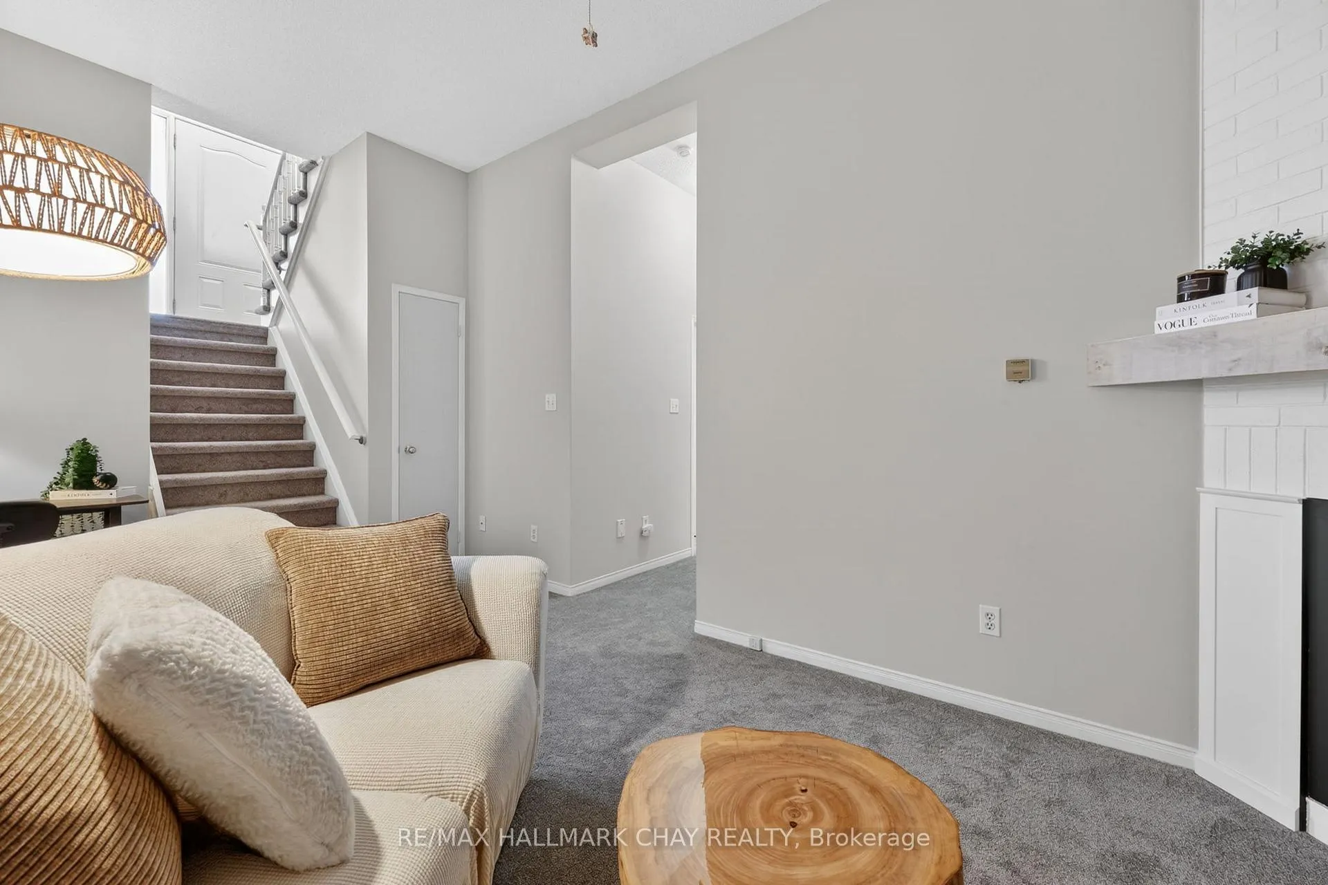 Photo 17 of 194 Wessenger Drive, Barrie, Holly — HOMEH