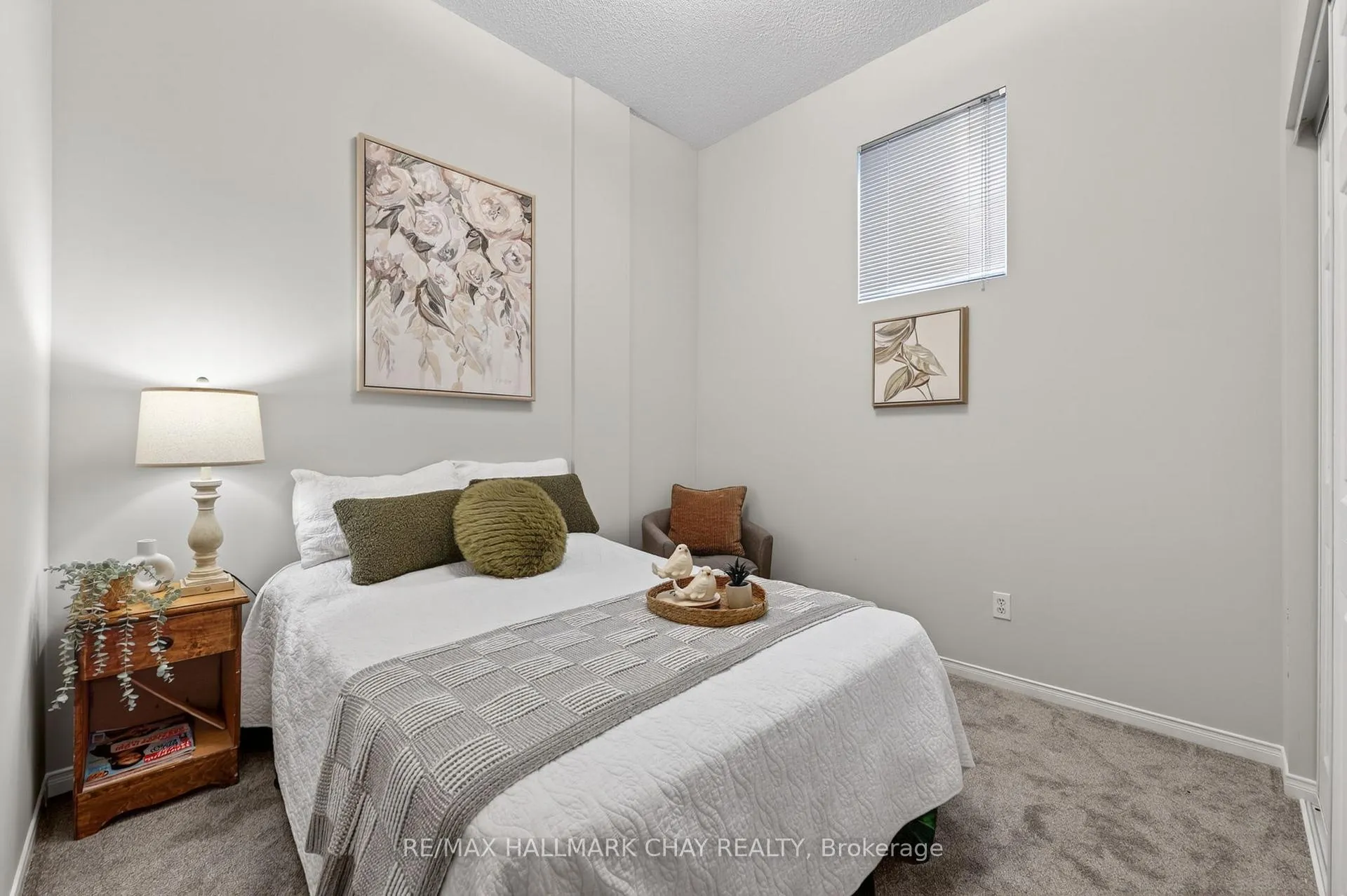 Photo 20 of 194 Wessenger Drive, Barrie, Holly — HOMEH