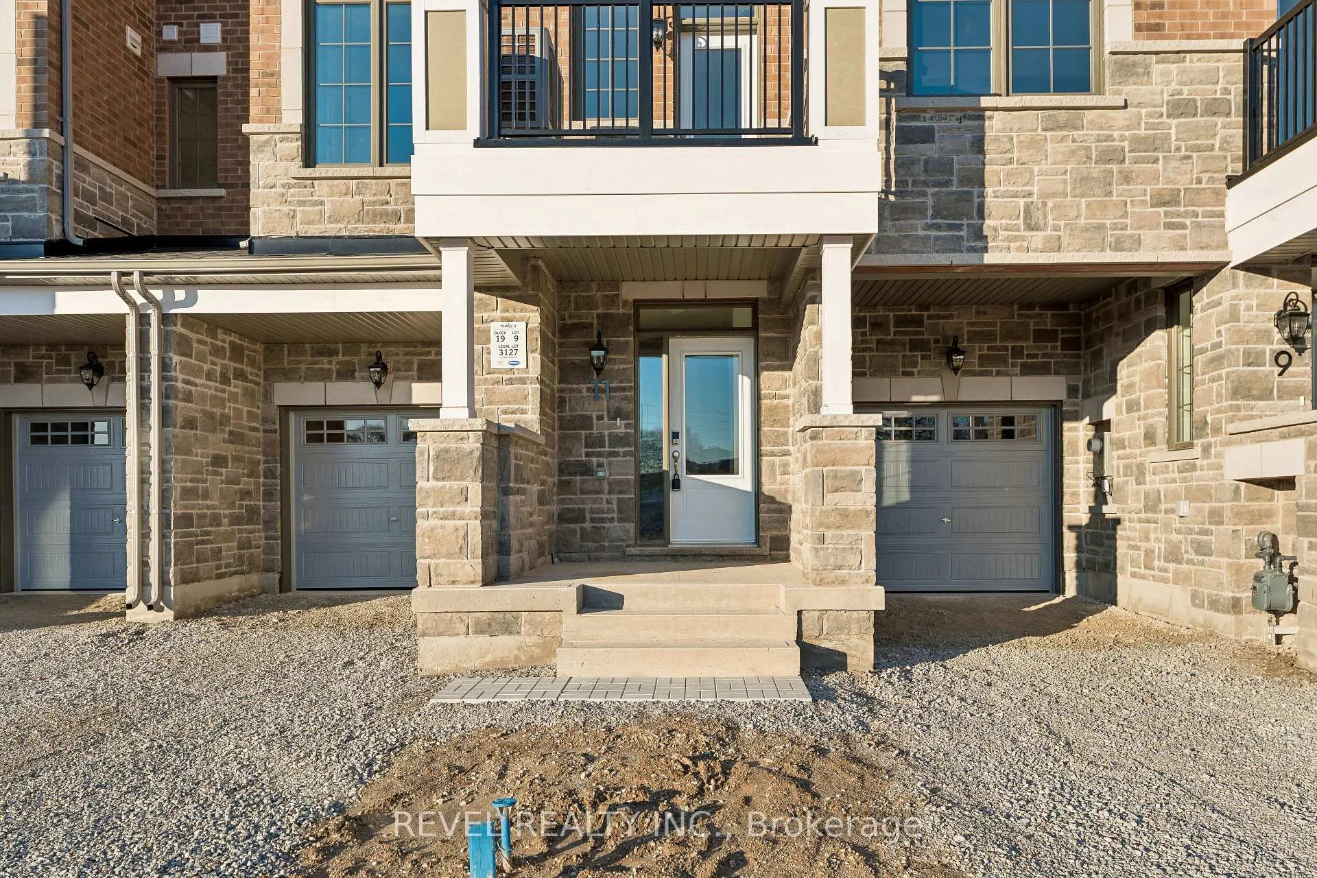 Photo 2 of 11 Vimy Ridge Road, Brampton, Northwest Brampton — HOMEH
