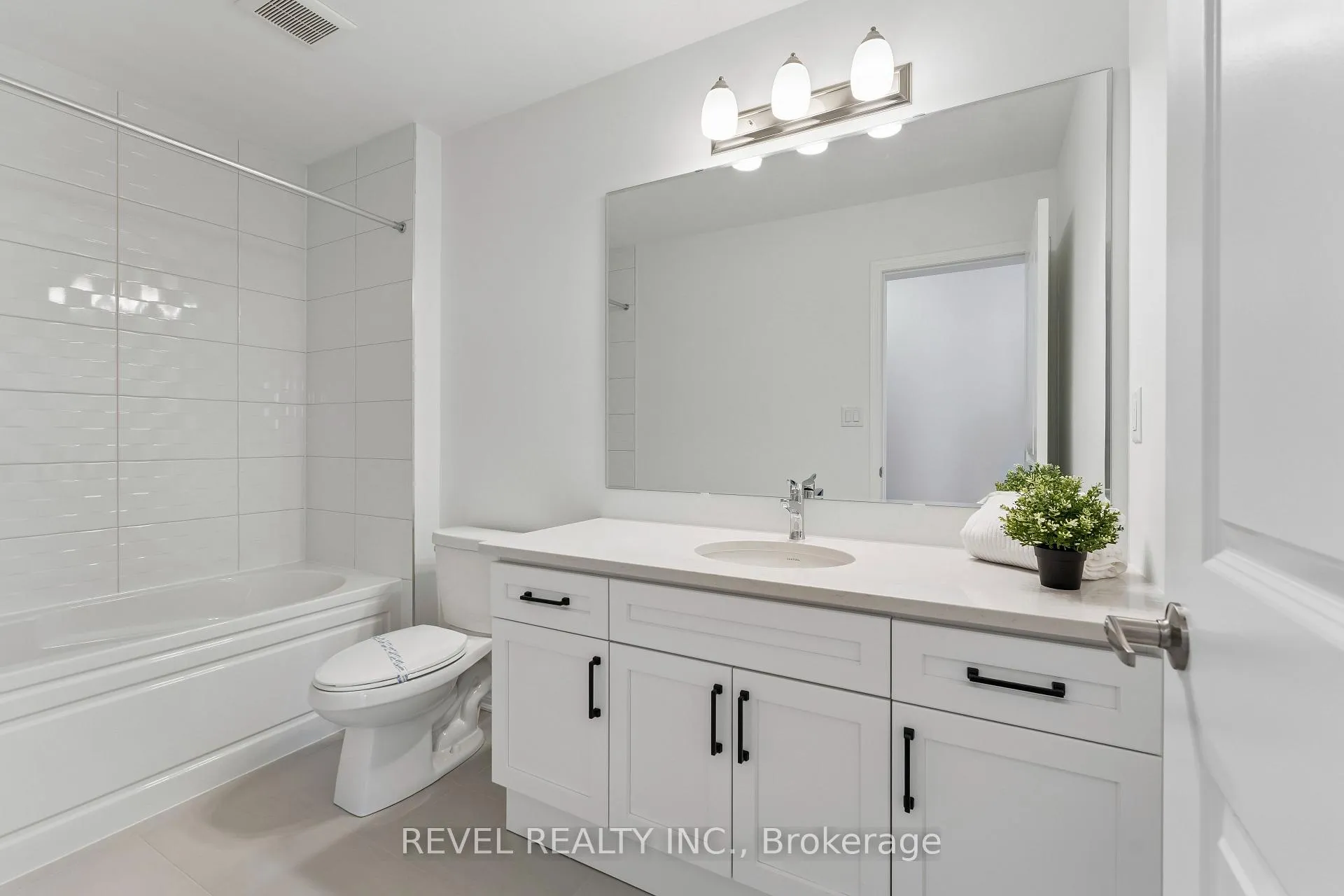 Photo 34 of 11 Vimy Ridge Road, Brampton, Northwest Brampton — HOMEH
