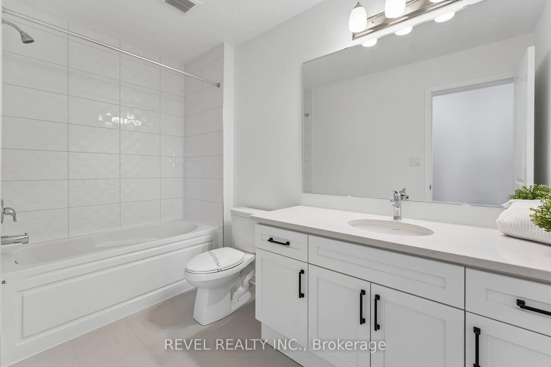 Photo 35 of 11 Vimy Ridge Road, Brampton, Northwest Brampton — HOMEH