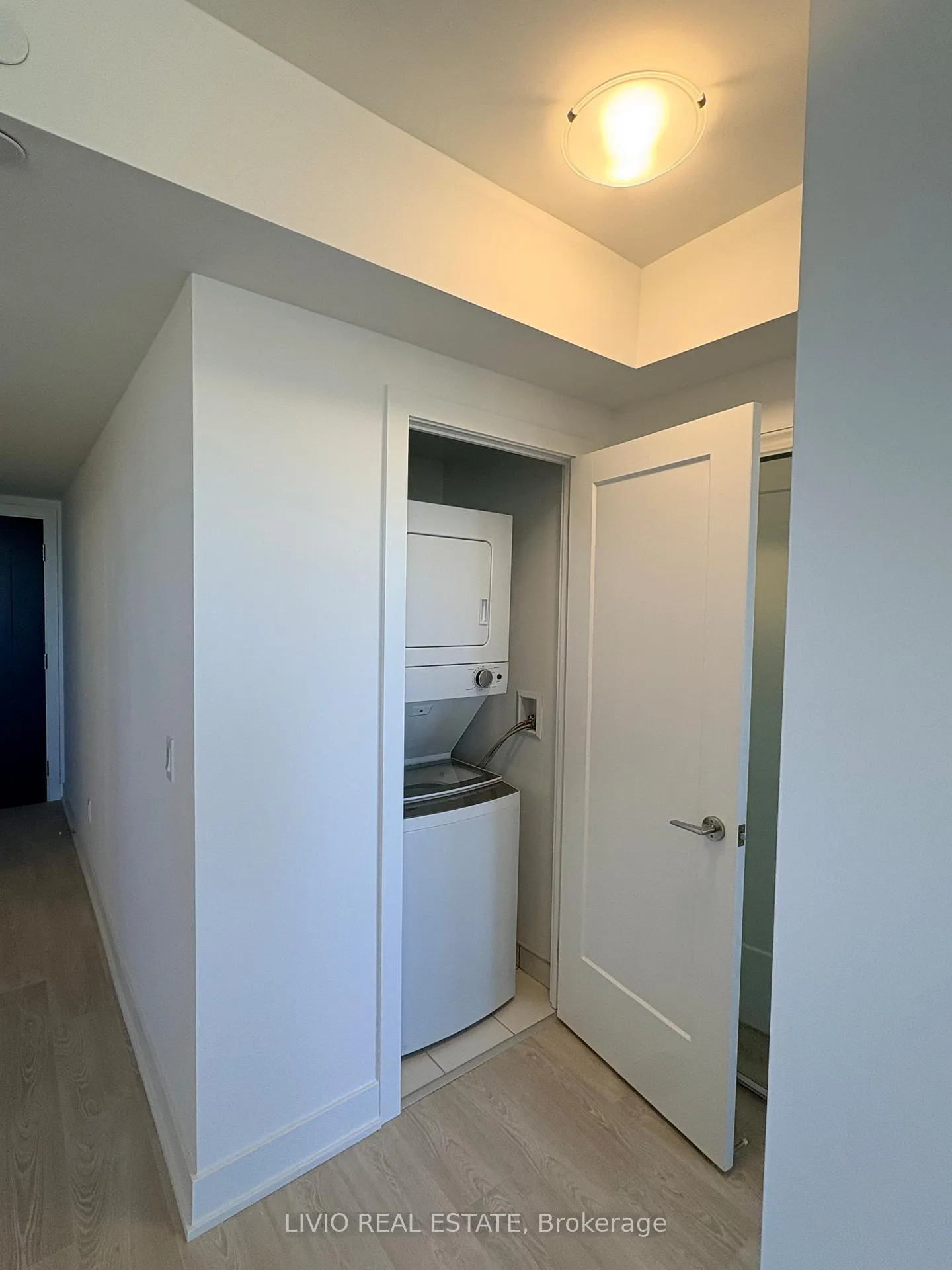 Photo 5 of Unit 2703, 2545 Simcoe Street N, Oshawa, Windfields — HOMEH