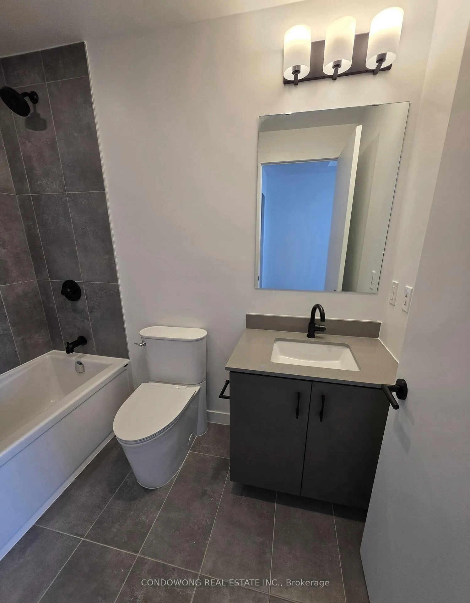 Photo 4 of Unit 335, 4878 Powers Common, Burlington, Alton — HOMEH