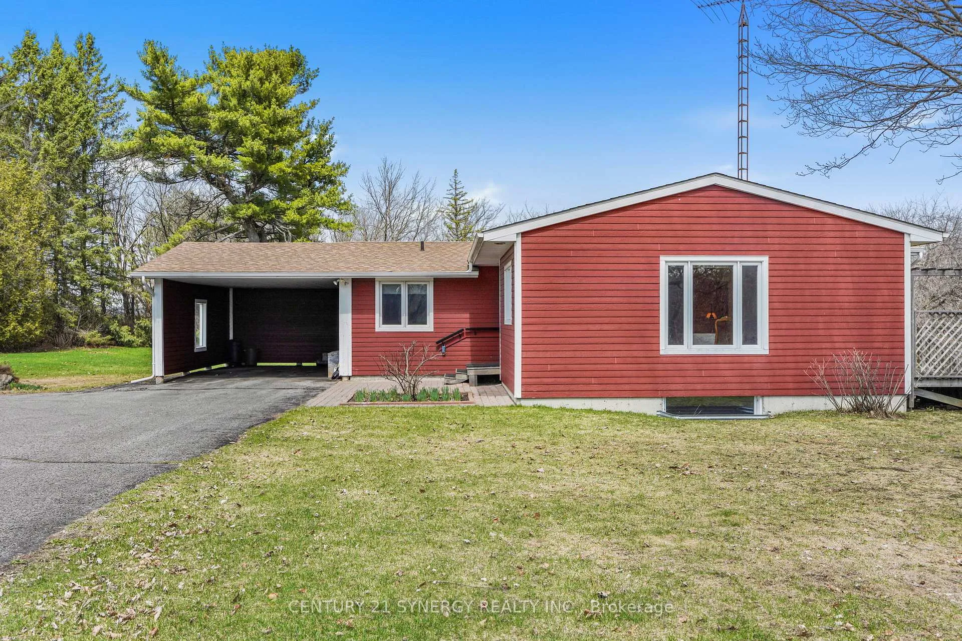 Photo 2 of 551 Greenlane Road, Champlain, Champlain Twp — HOMEH