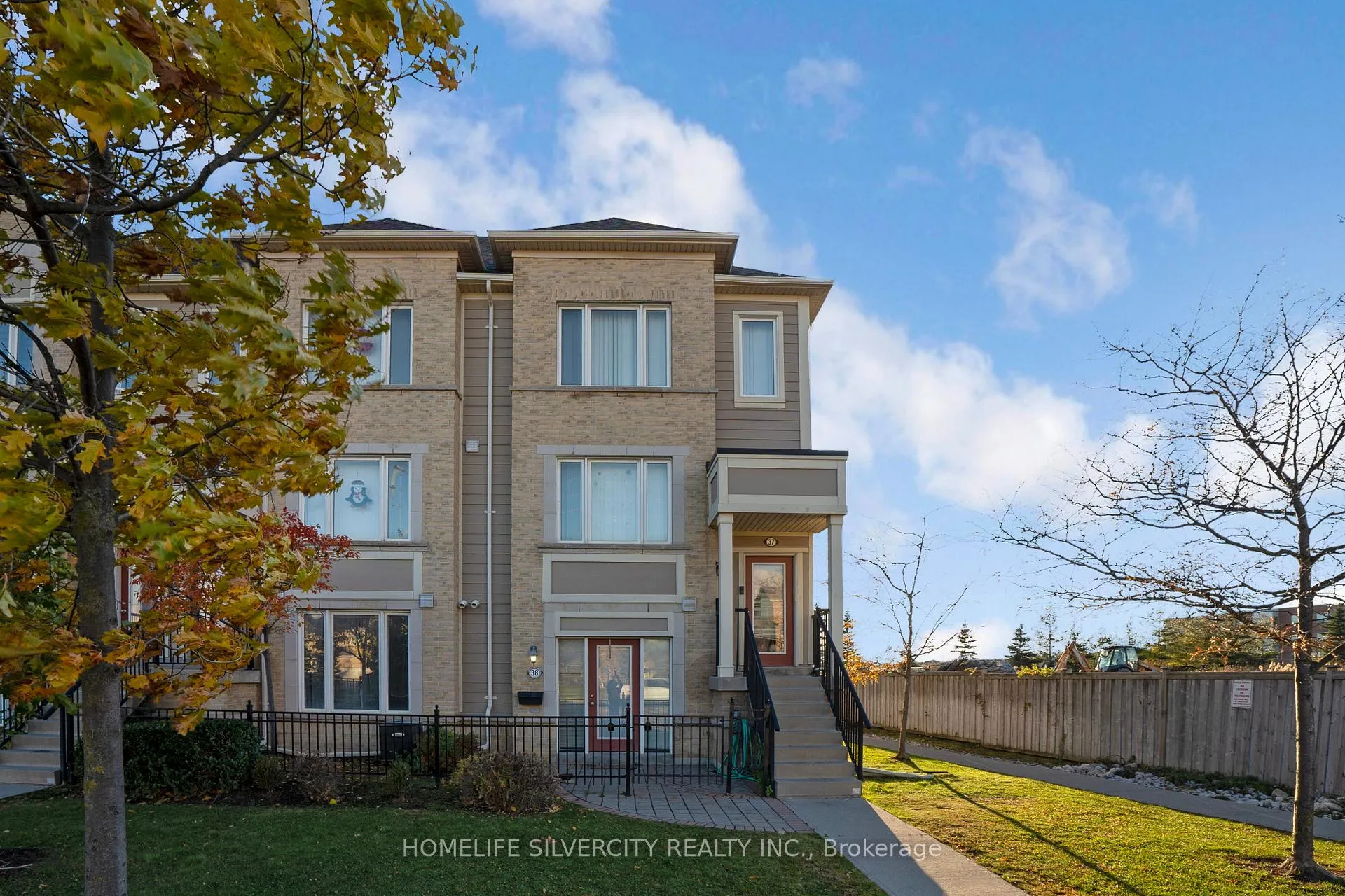 Photo 1 of Unit 38, 60 Fairwood Circle, Brampton, Sandringham-Wellington — HOMEH