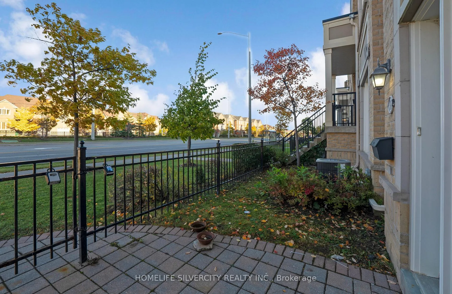 Photo 4 of Unit 38, 60 Fairwood Circle, Brampton, Sandringham-Wellington — HOMEH