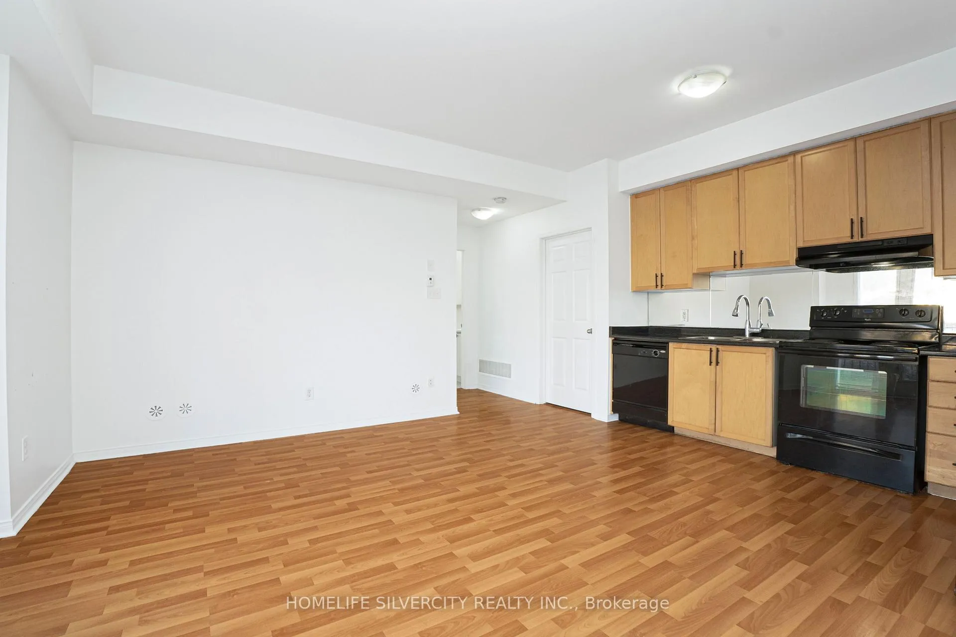 Photo 10 of Unit 38, 60 Fairwood Circle, Brampton, Sandringham-Wellington — HOMEH