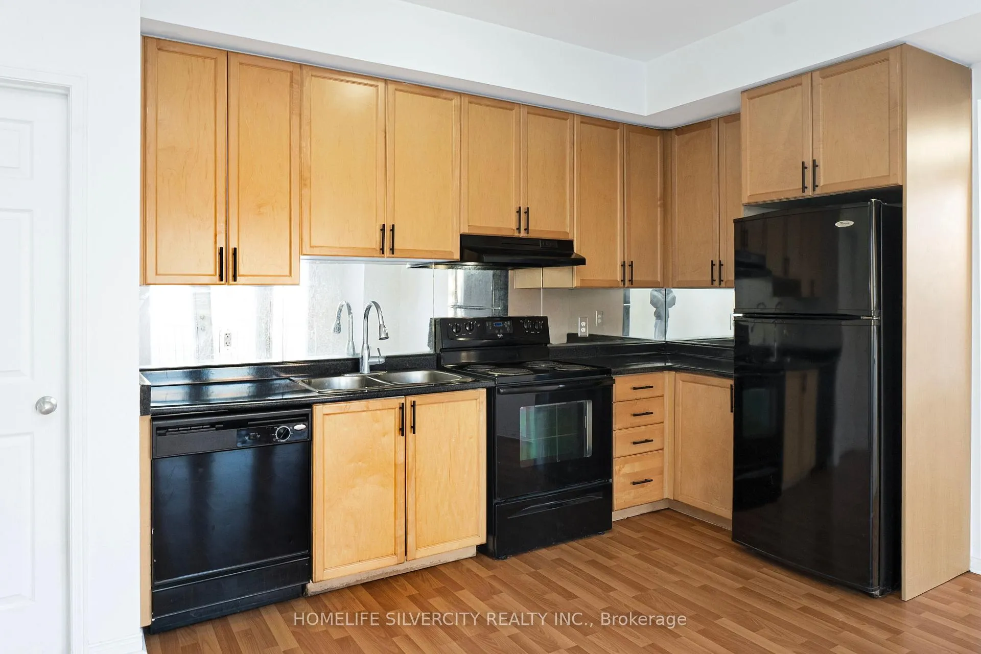 Photo 11 of Unit 38, 60 Fairwood Circle, Brampton, Sandringham-Wellington — HOMEH