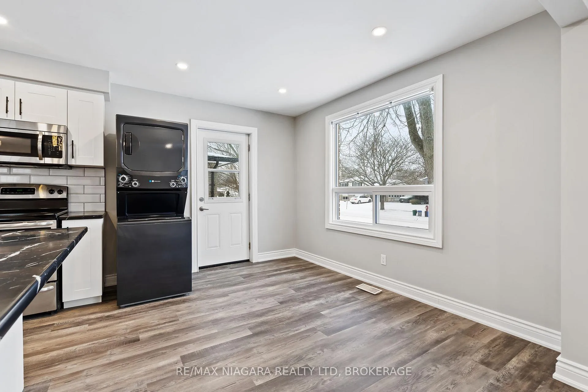 Photo 9 of 26 Colonial Street, Welland, N. Welland — HOMEH