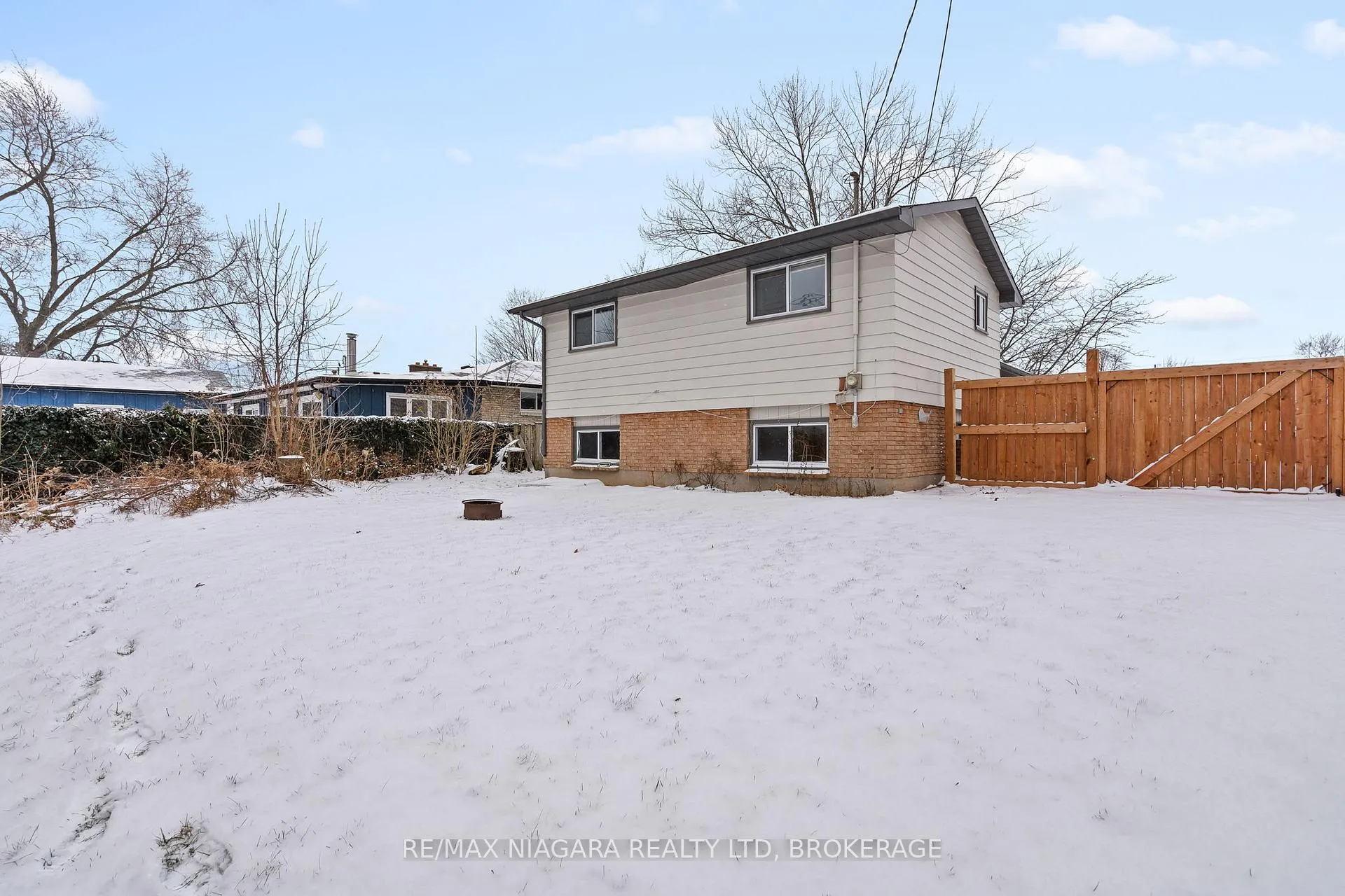 Photo 28 of 26 Colonial Street, Welland, N. Welland — HOMEH