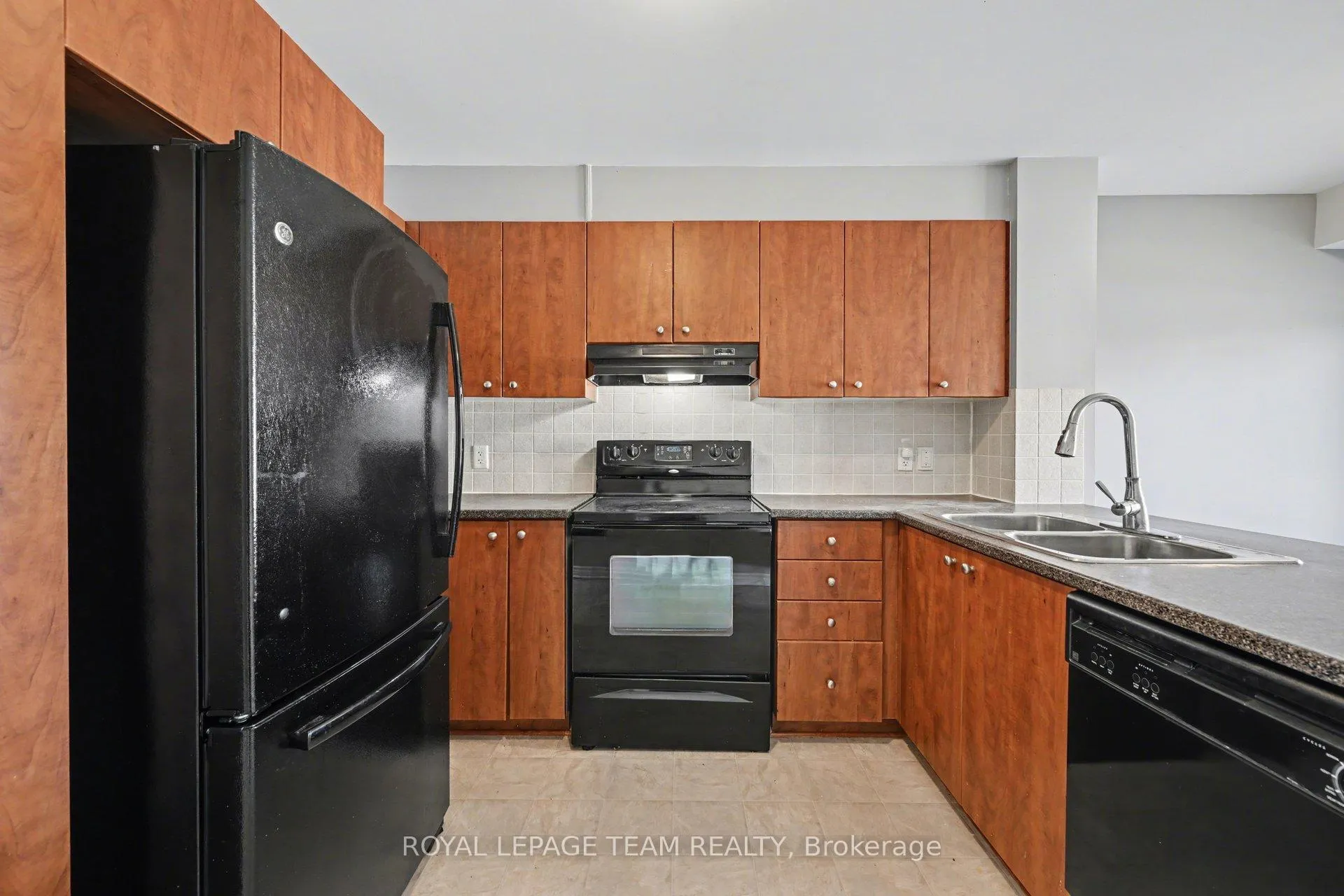 Photo 4 of Unit A, 554 Chapman Mills Drive, Ottawa, Barrhaven - Strandherd — HOMEH