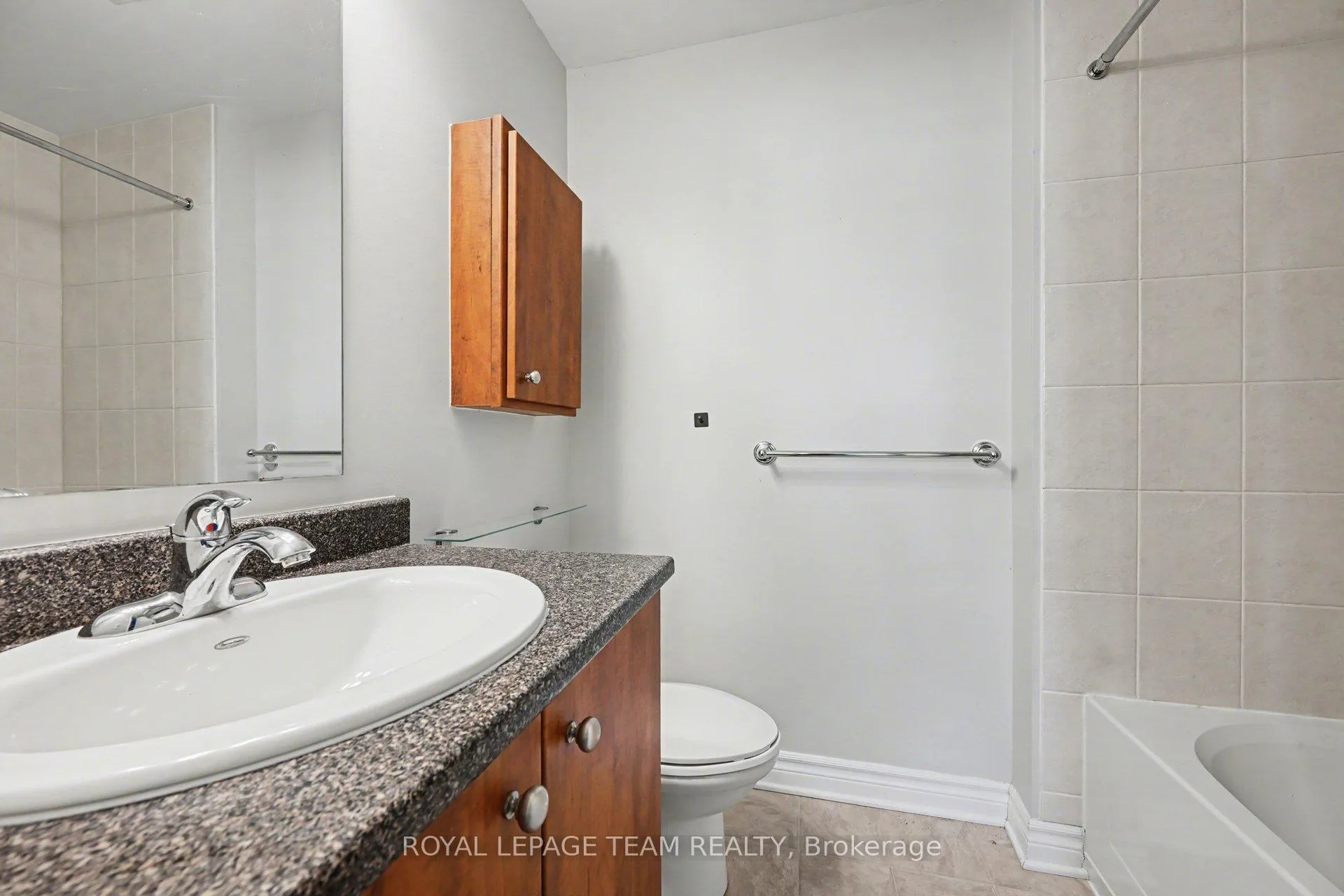 Photo 9 of Unit A, 554 Chapman Mills Drive, Ottawa, Barrhaven - Strandherd — HOMEH