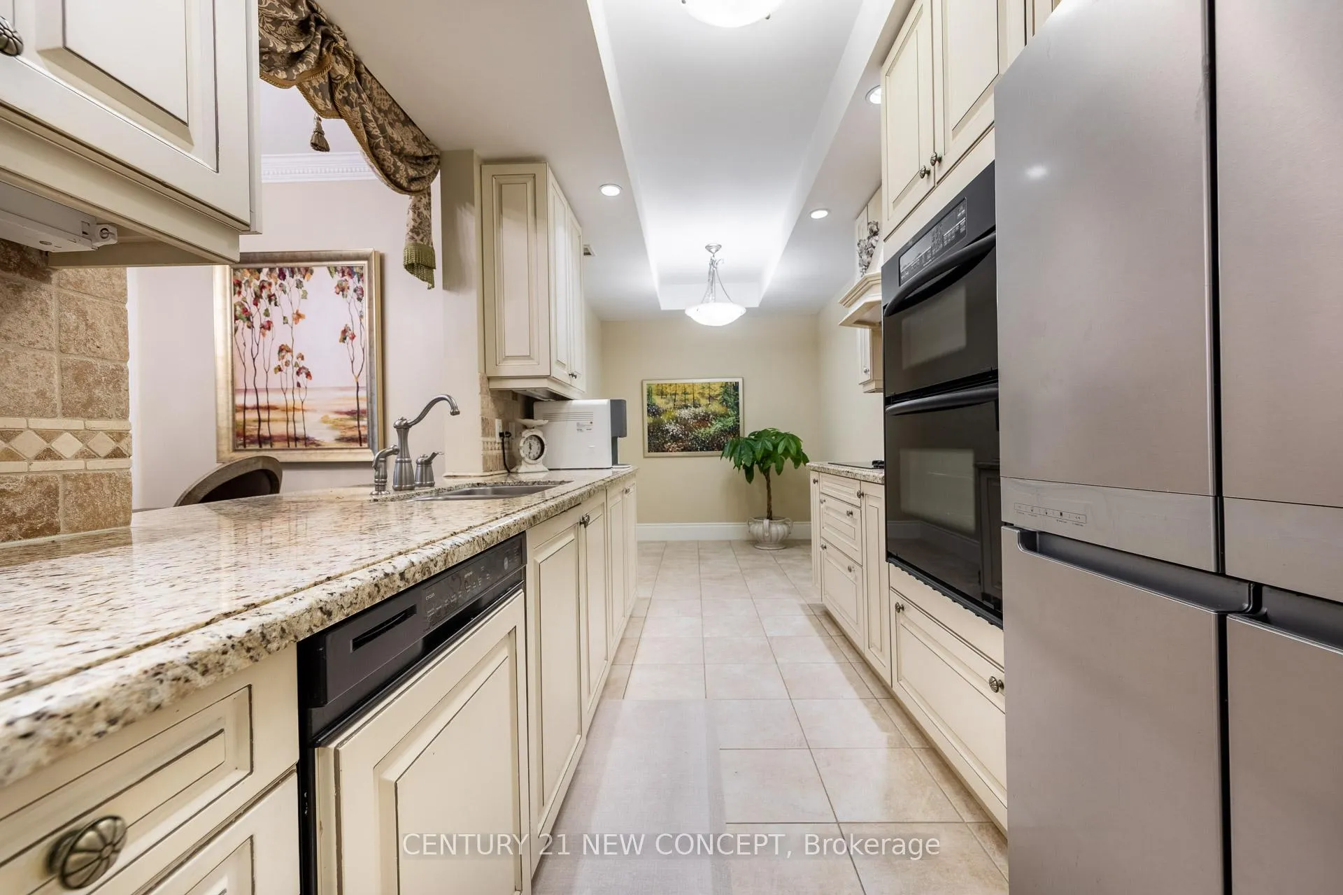 Photo 6 of Unit 204, 7071 Bayview Avenue, Markham, Bayview Glen — HOMEH