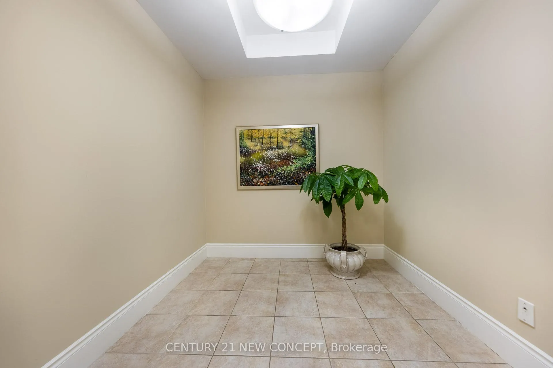 Photo 8 of Unit 204, 7071 Bayview Avenue, Markham, Bayview Glen — HOMEH