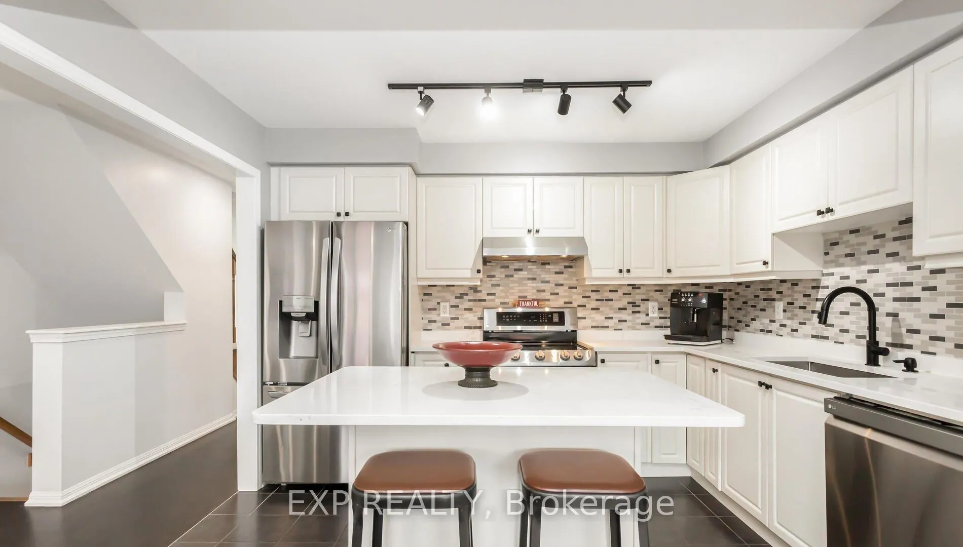Photo 5 of 102 Bleasdale Avenue, Brampton, Northwest Brampton — HOMEH