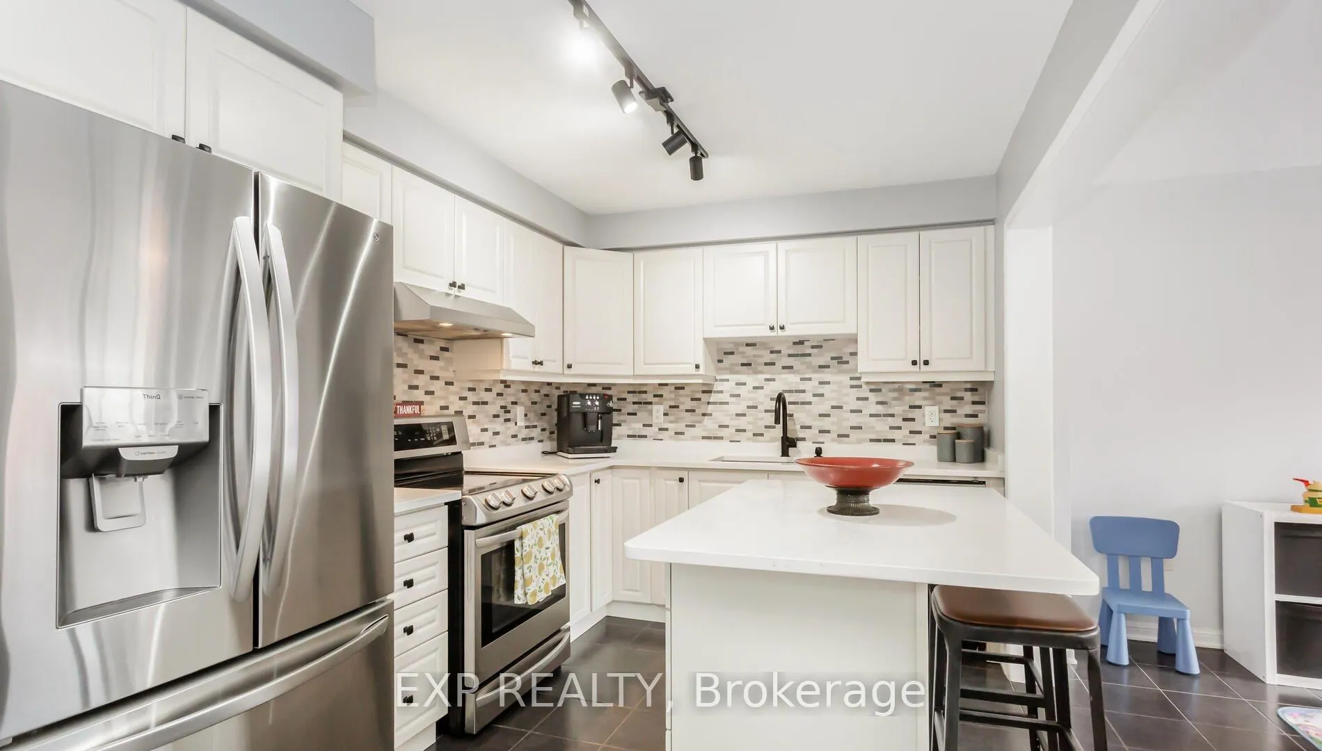 Photo 7 of 102 Bleasdale Avenue, Brampton, Northwest Brampton — HOMEH