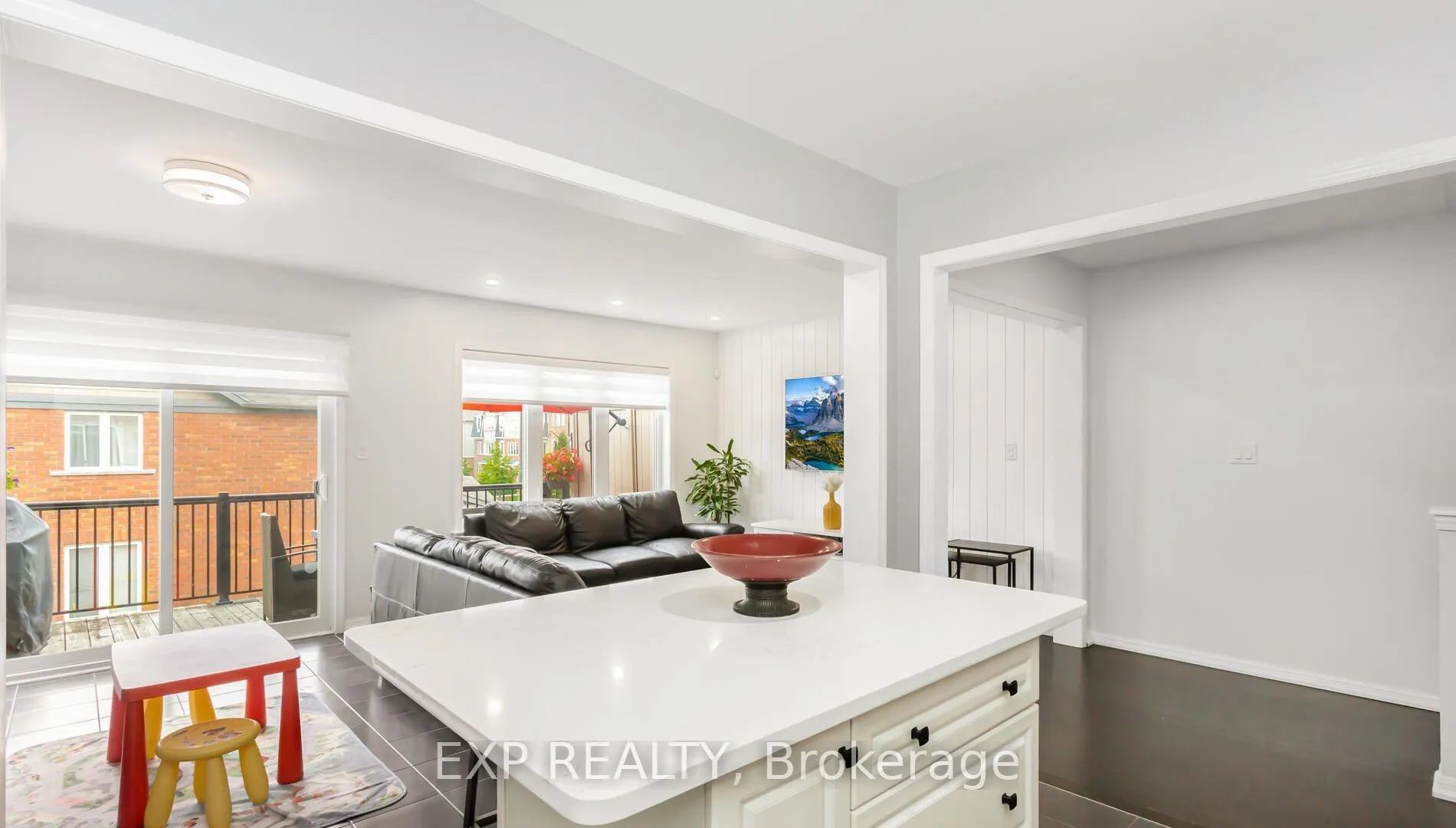 Photo 10 of 102 Bleasdale Avenue, Brampton, Northwest Brampton — HOMEH